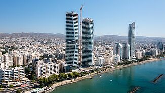 Mixed-Use Tower Trio am Strand von Limassol.